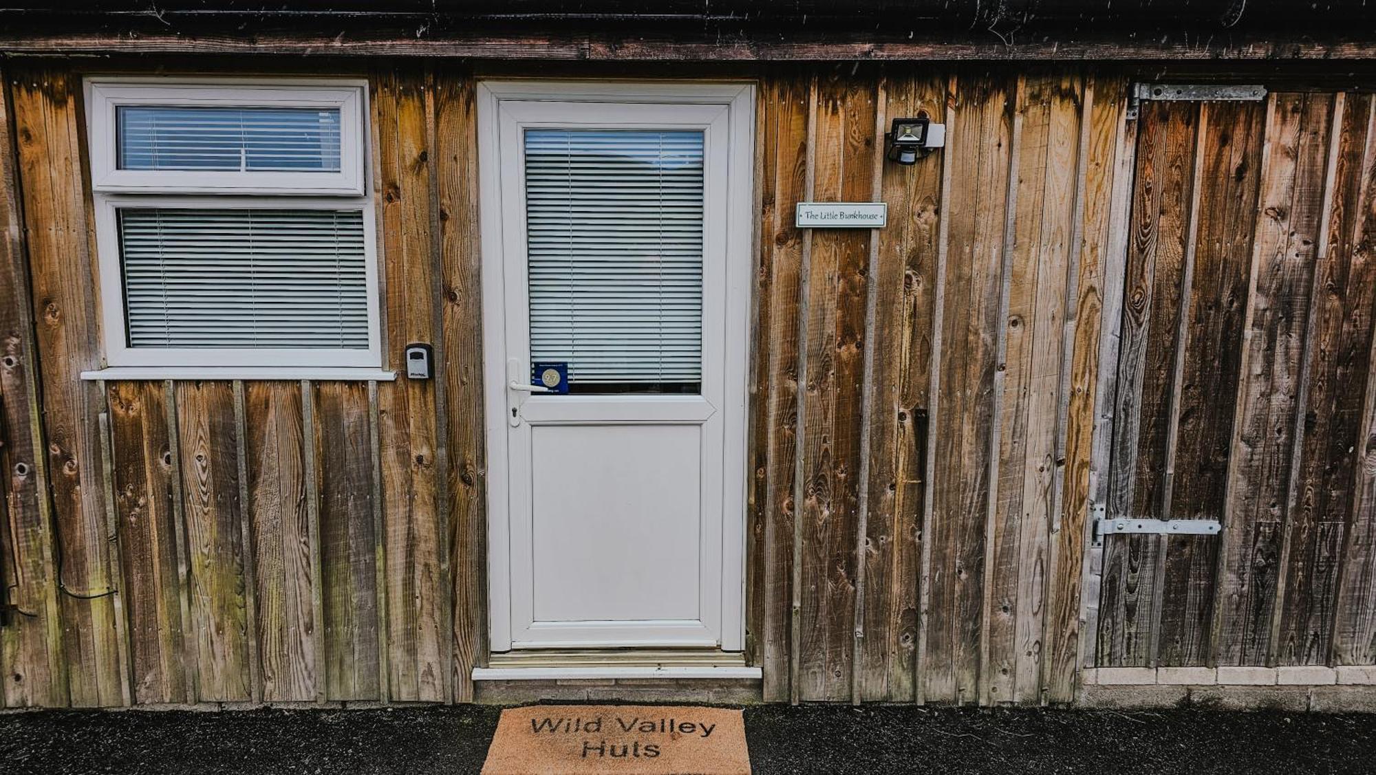 Wild Valley Bunkhouse Llanrhaeadr-ym-Mochnant Экстерьер фото